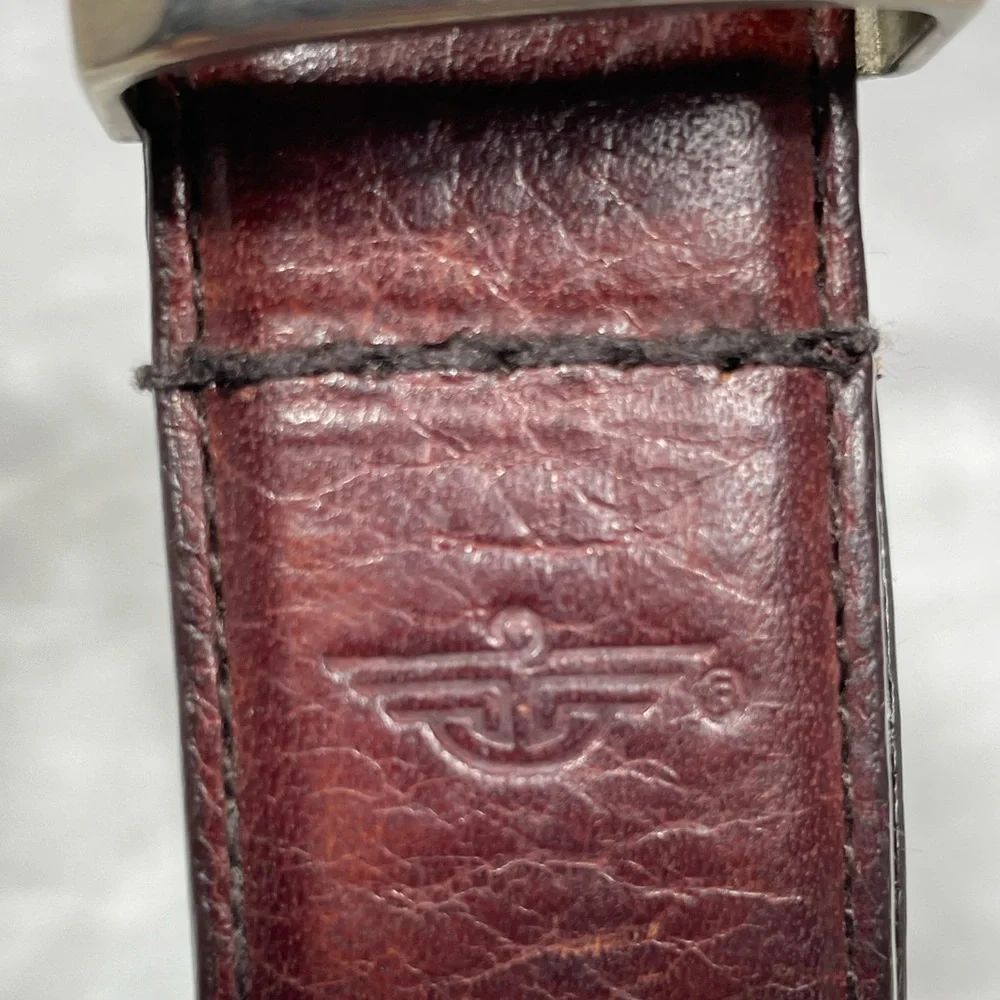 Dockers Men's Classic Brown Leather Belt Size 42 with Silver Tone Buckle.